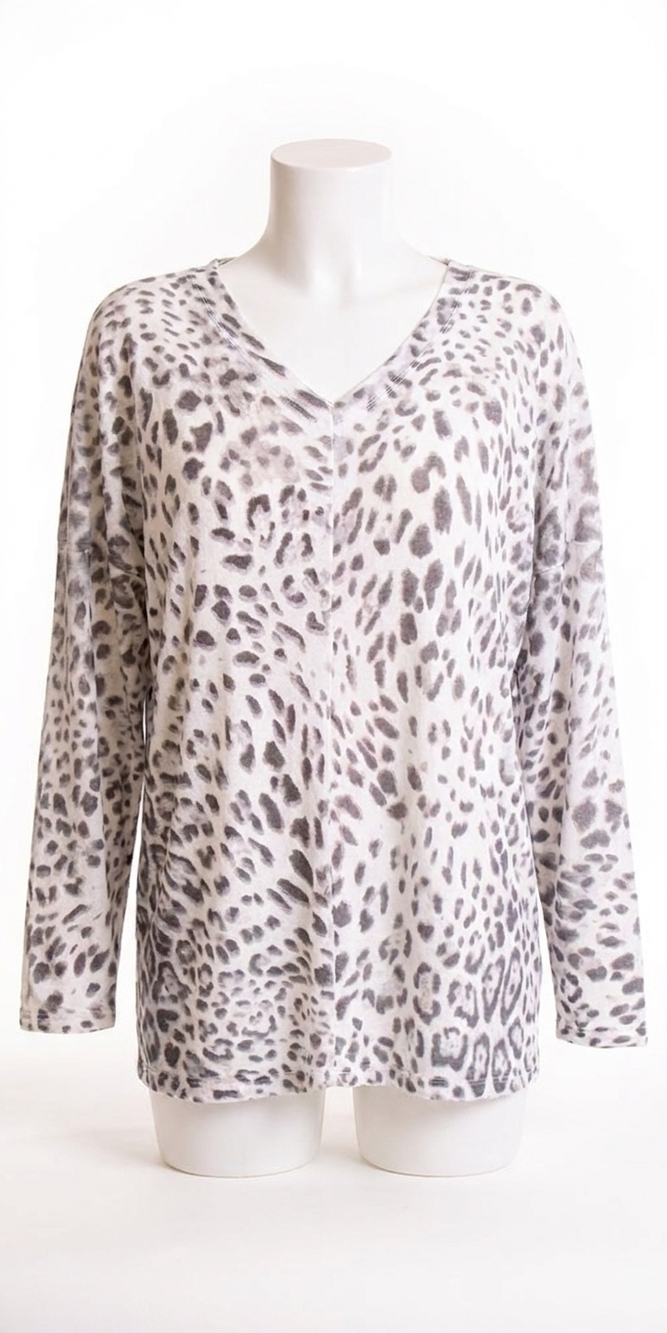 NEW GIGI MODA cammie leopard v-neck sweater in white